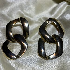 Gold Tone Earrings. Dangle. Light Weight